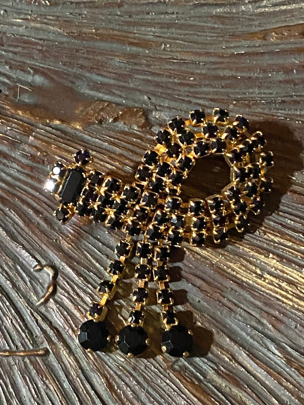 Elegant Vintage-Style Gold Tone & Black Rhinestone Brooch Pin